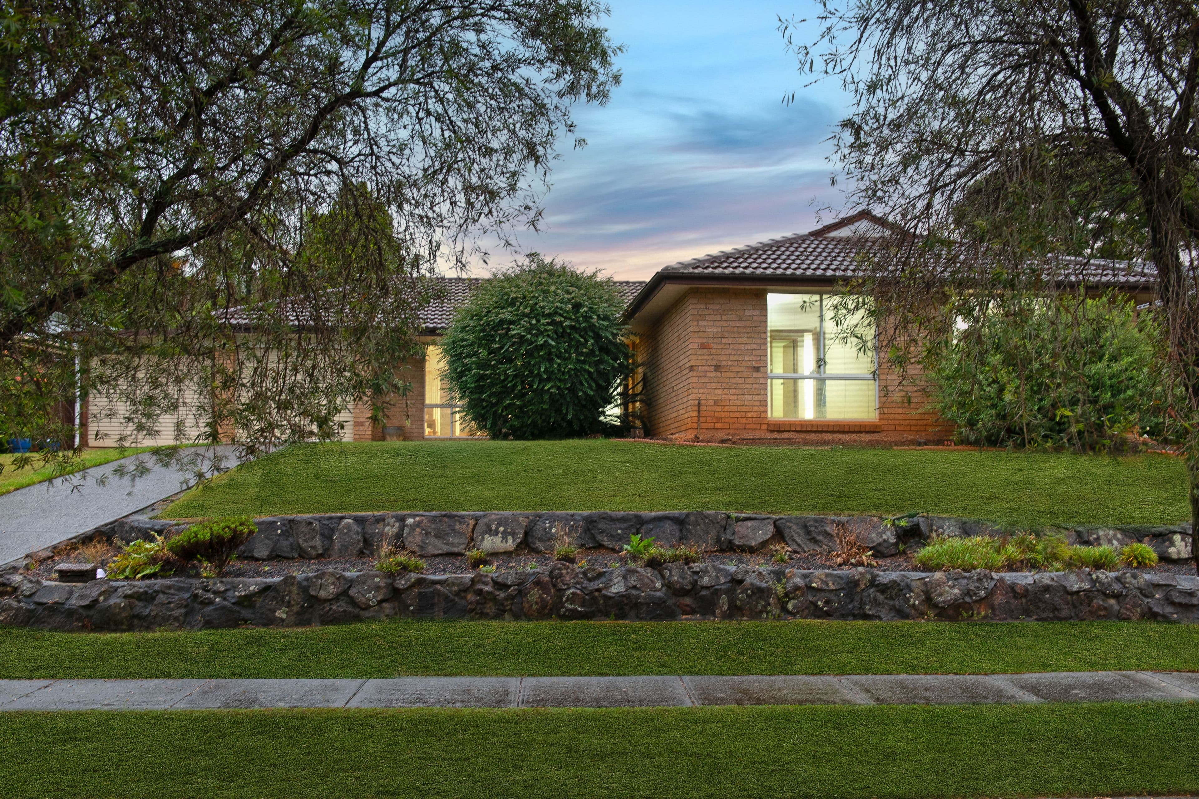 20 Molyneaux Avenue, Kings Langley NSW 2147, Kings Langley - Image 1