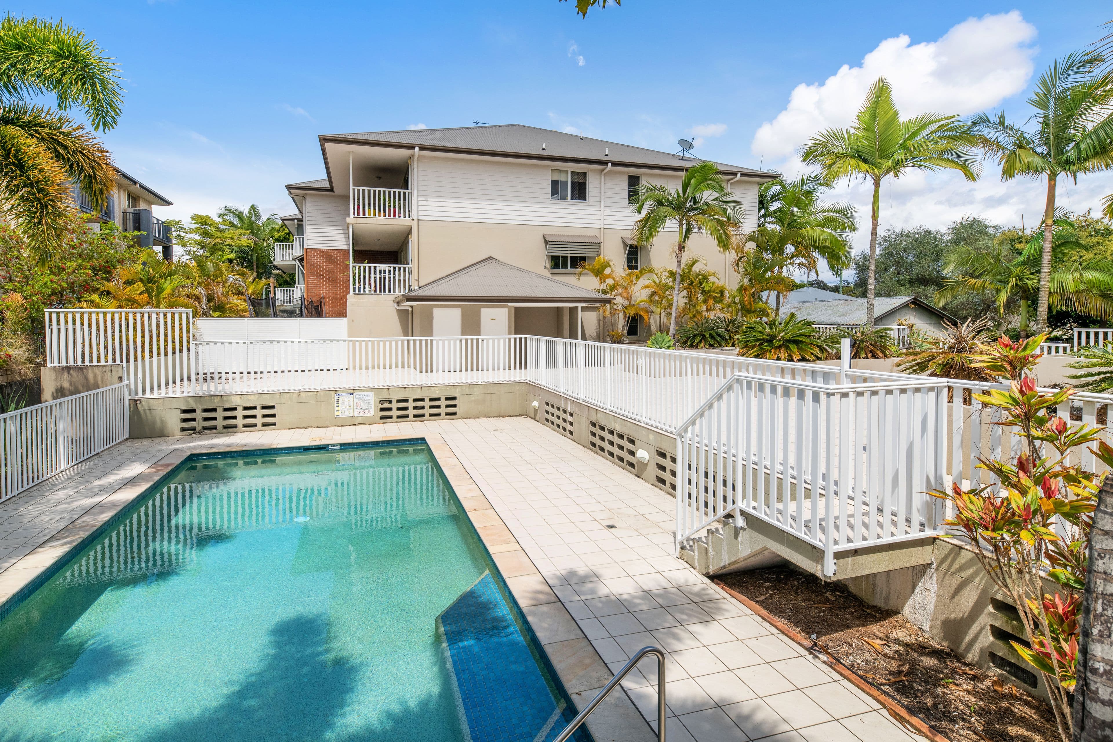 27 Walton Street, Southport QLD 4215, Southport - Thumbnail 2