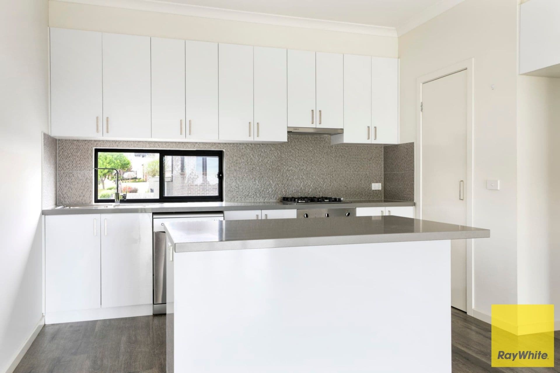 49 Botanic Drive, Pakenham VIC 3810, Pakenham - Thumbnail 4