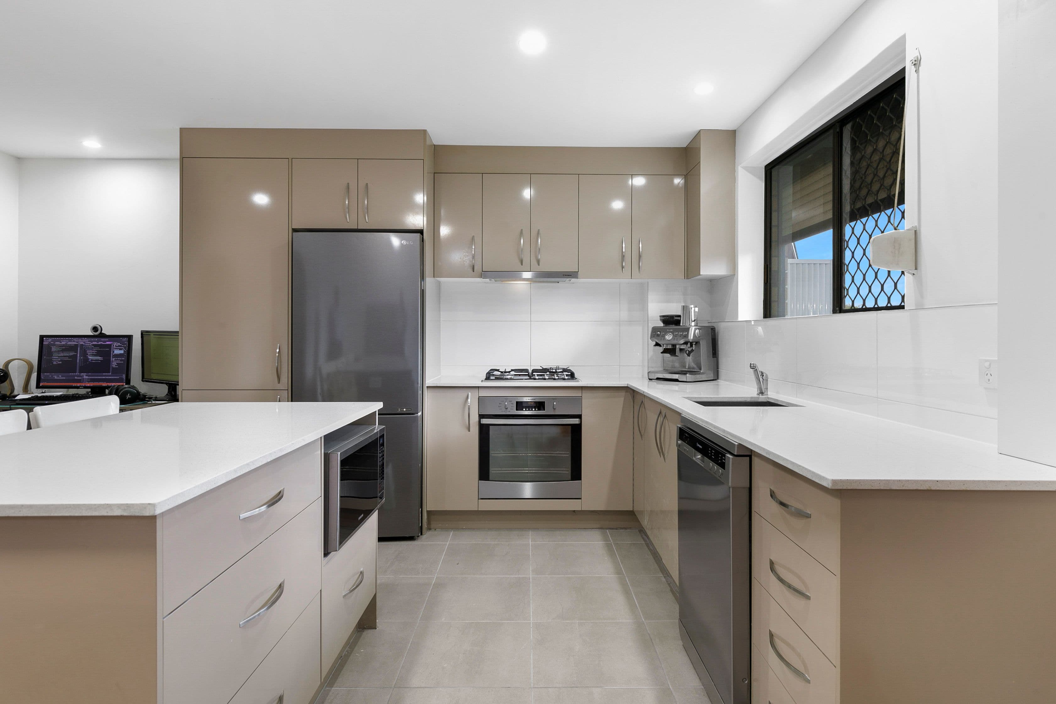 77 Forbes Street, Hawthorne QLD 4171, Hawthorne - Thumbnail 3