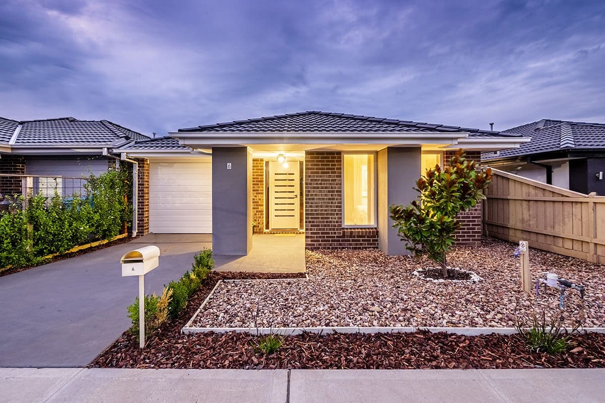 6 Hammond Road, Cranbourne West VIC 3977, Cranbourne West - Image 1