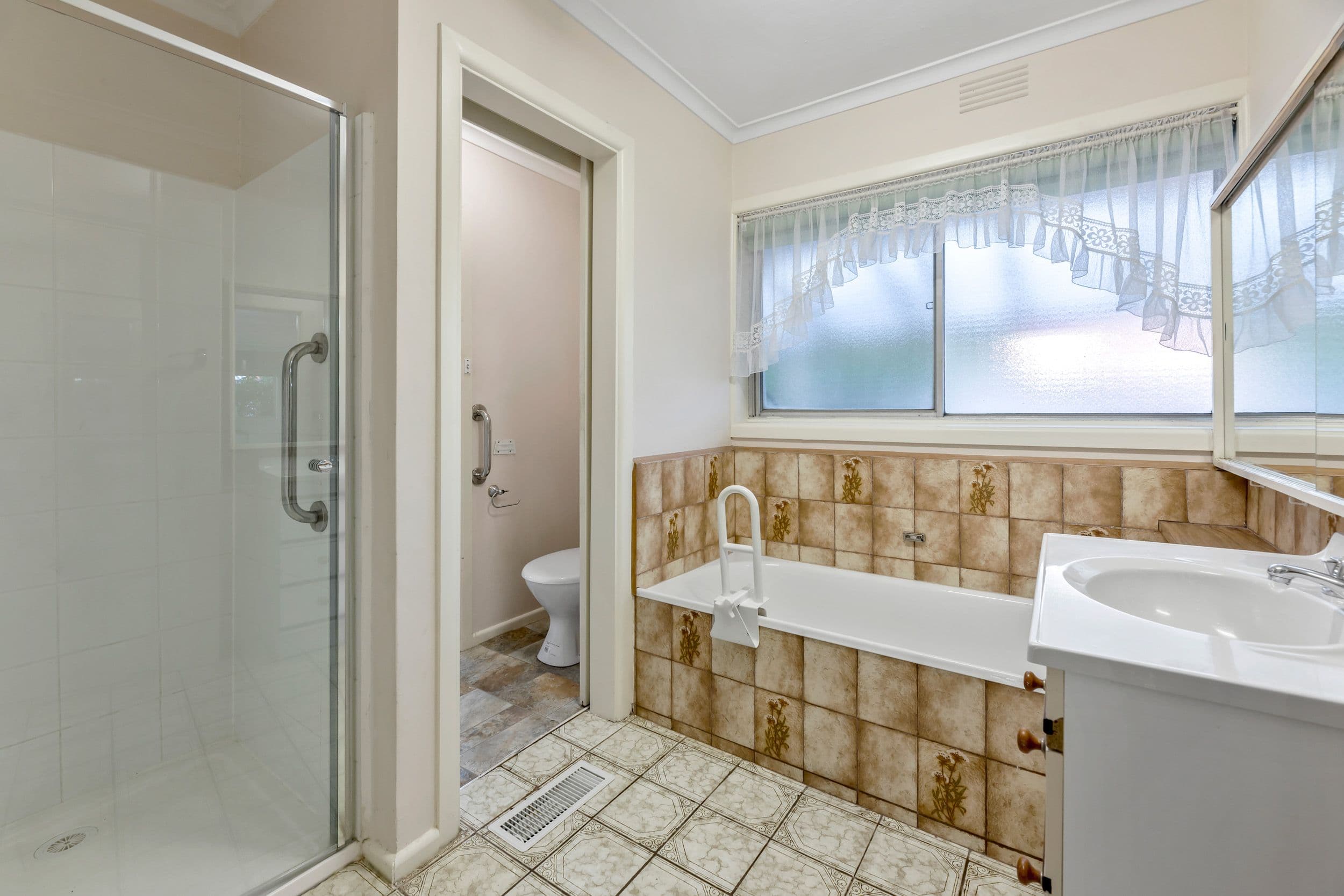 57 Newhaven Road, Burwood East VIC 3151, Burwood East - Thumbnail 4