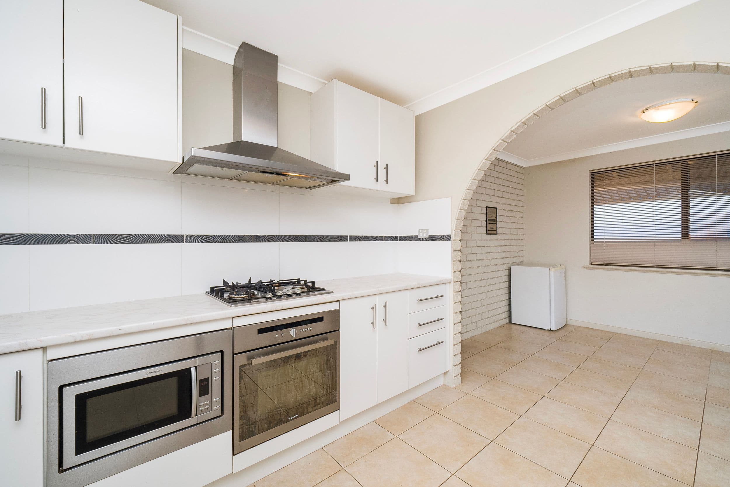 36 Scenic Drive, Maida Vale WA 6057, Maida Vale - Thumbnail 2