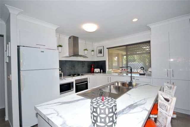 4 Yerrecoin Place, BURLEIGH WATERS QLD 4220, Burleigh Waters - Thumbnail 3