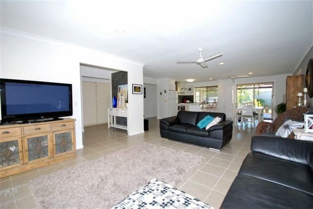 4 Yerrecoin Place, BURLEIGH WATERS QLD 4220, Burleigh Waters - Thumbnail 5