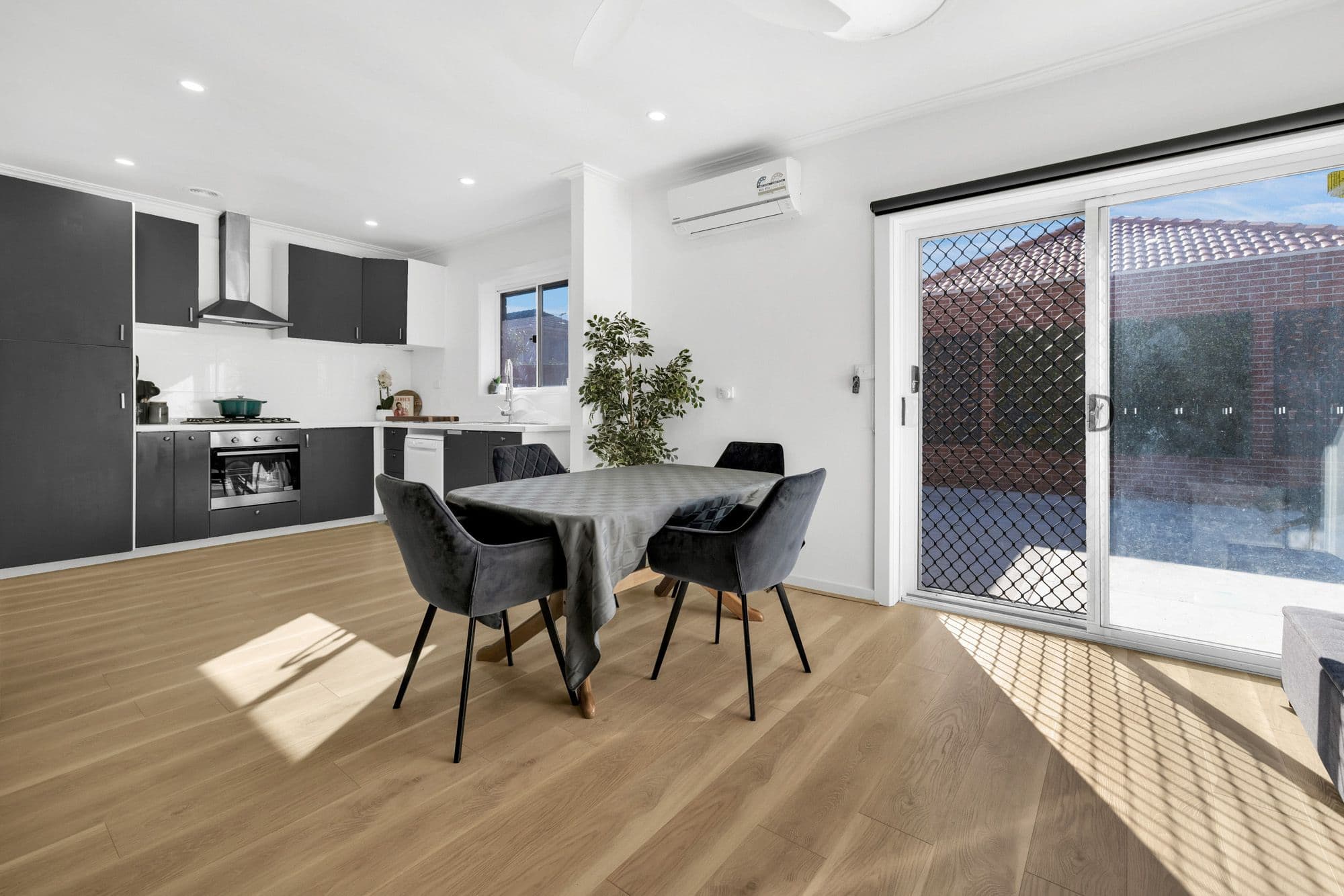 40 Carter Avenue, Werribee VIC 3030, Werribee - Thumbnail 8