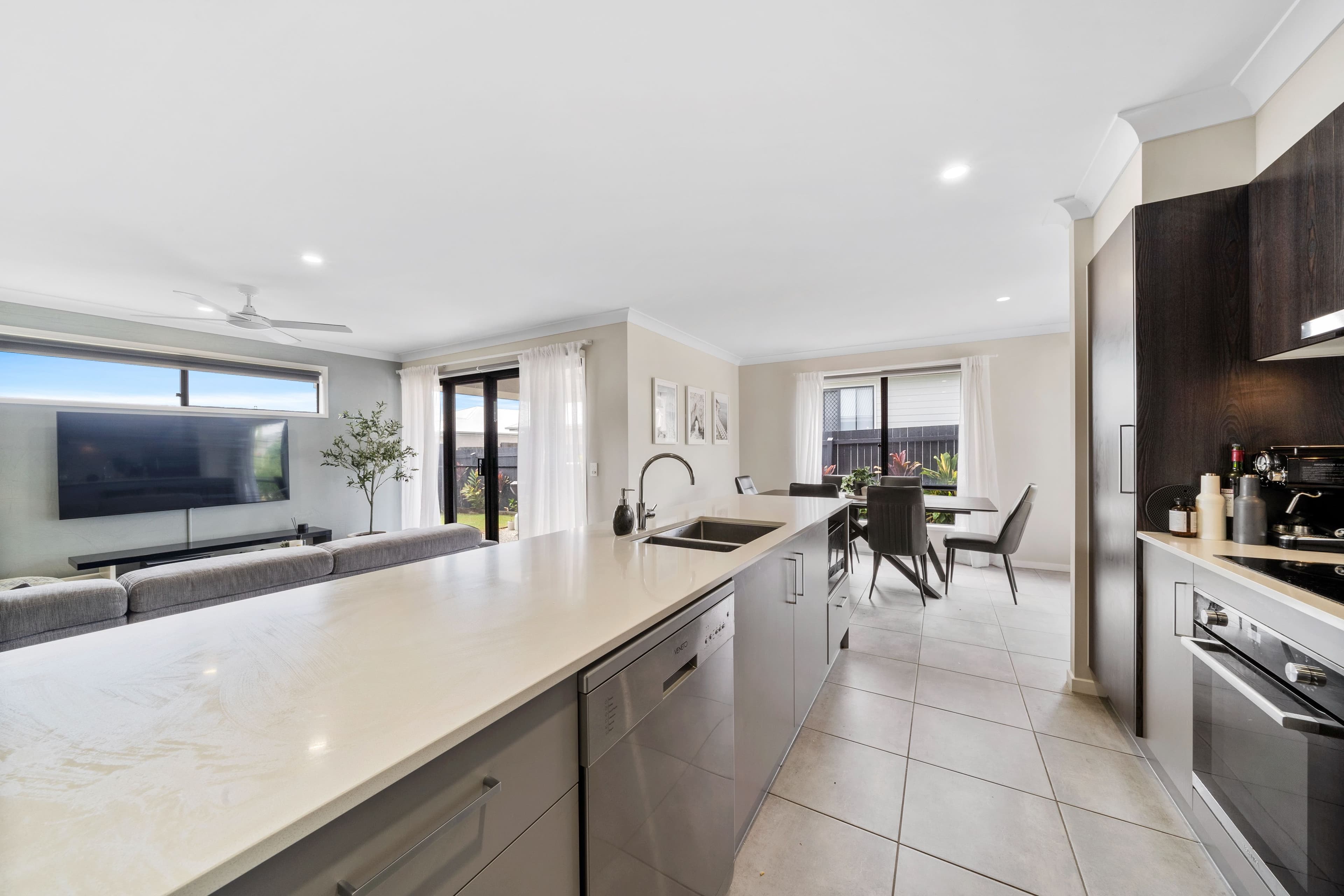 5 Seidler Street, Logan Reserve QLD 4133, Logan Reserve - Thumbnail 3