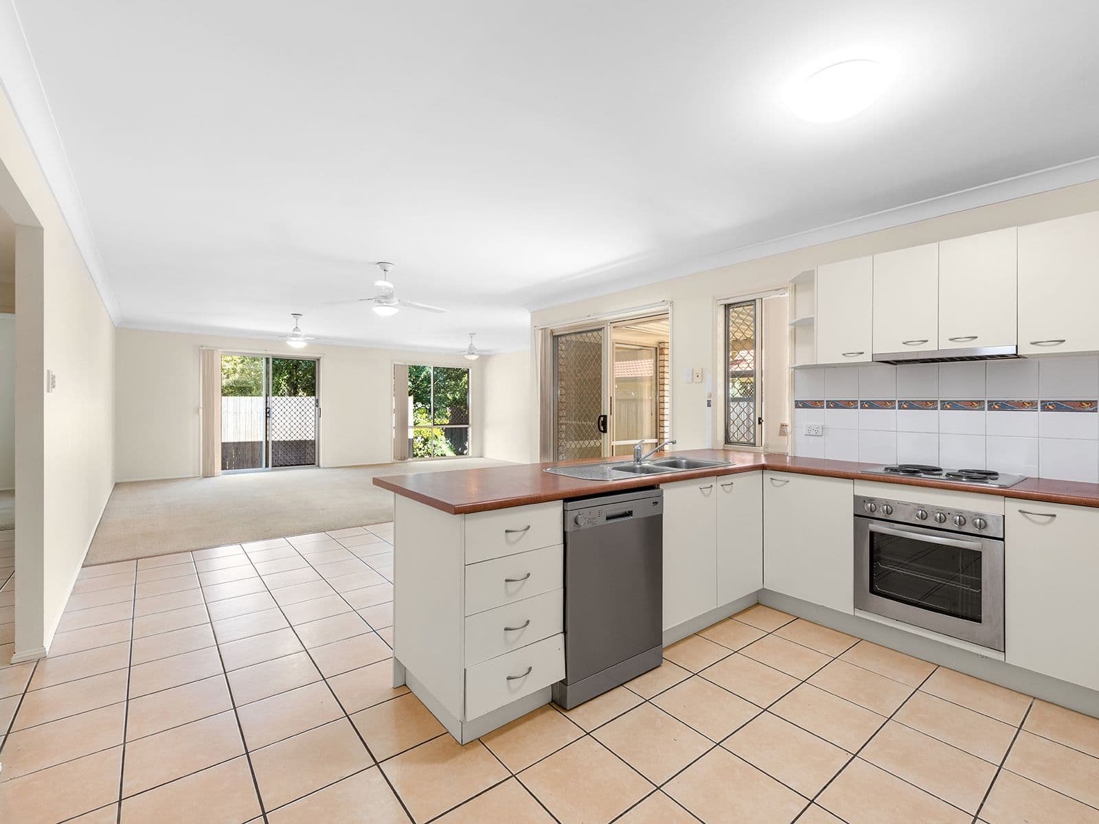 10 Flynn Place, Aspley QLD 4034, Aspley - Thumbnail 3