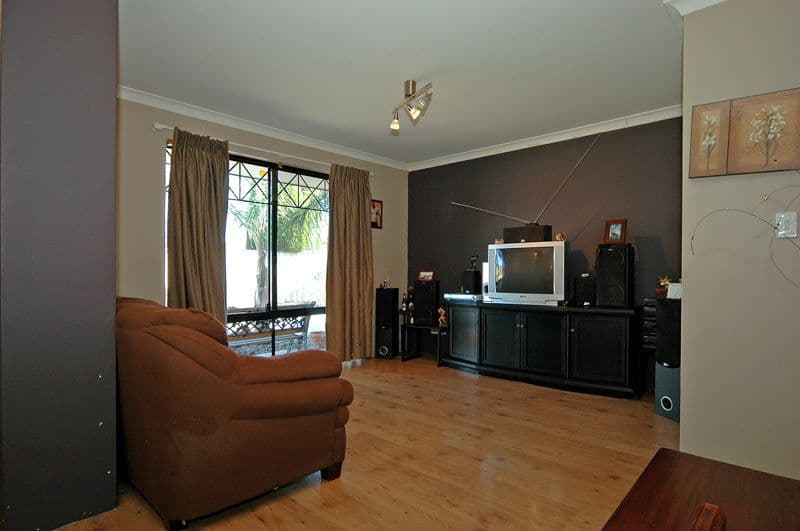 9 Blanc Close, CAVERSHAM WA 6055, Caversham - Thumbnail 3