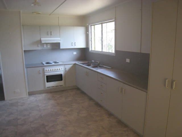 7 Evans Street, Blackwater QLD 4717, Blackwater - Thumbnail 2