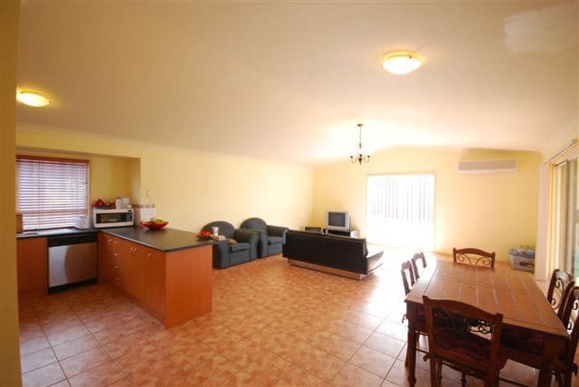 24 Pandora Crescent, PACIFIC PINES QLD 4211, Pacific Pines - Thumbnail 4