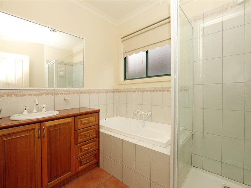2 Pretty Valley Grove, SOUTH MORANG VIC 3752, South Morang - Thumbnail 4