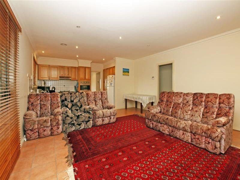 2 Pretty Valley Grove, SOUTH MORANG VIC 3752, South Morang - Thumbnail 5