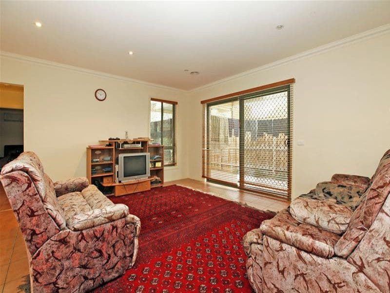 2 Pretty Valley Grove, SOUTH MORANG VIC 3752, South Morang - Thumbnail 6