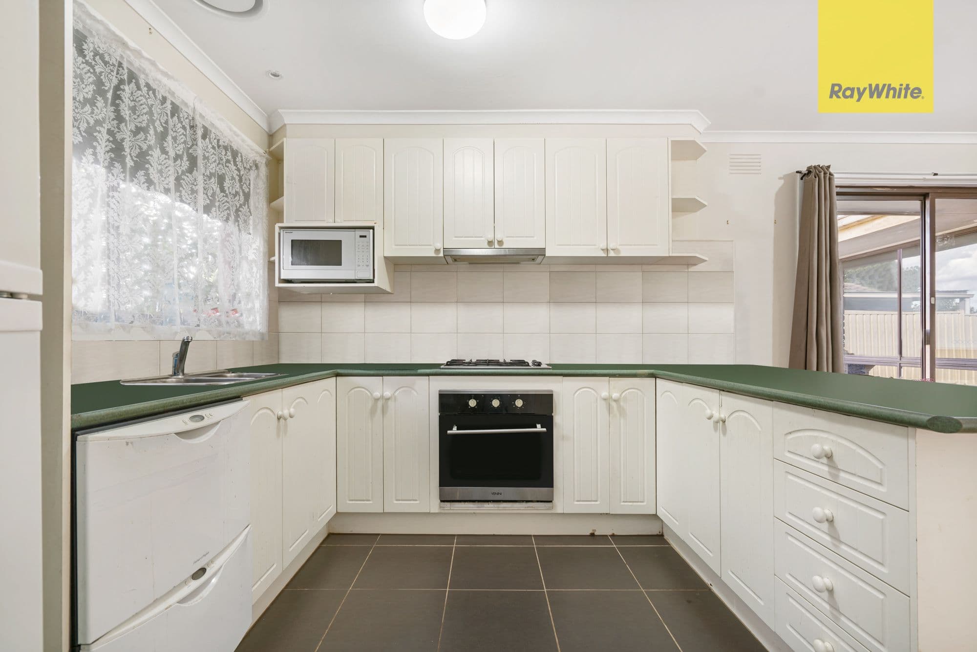 6 Hurley Street, Melton VIC 3337, Melton - Thumbnail 3