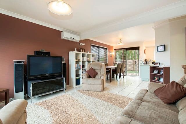 18 Swan Lake Crescent, CALAMVALE QLD 4116, Calamvale - Thumbnail 2