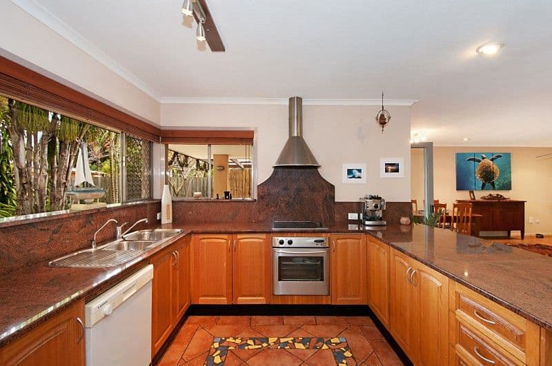 10 Lesley Avenue, MIAMI QLD 4220, Miami - Thumbnail 2