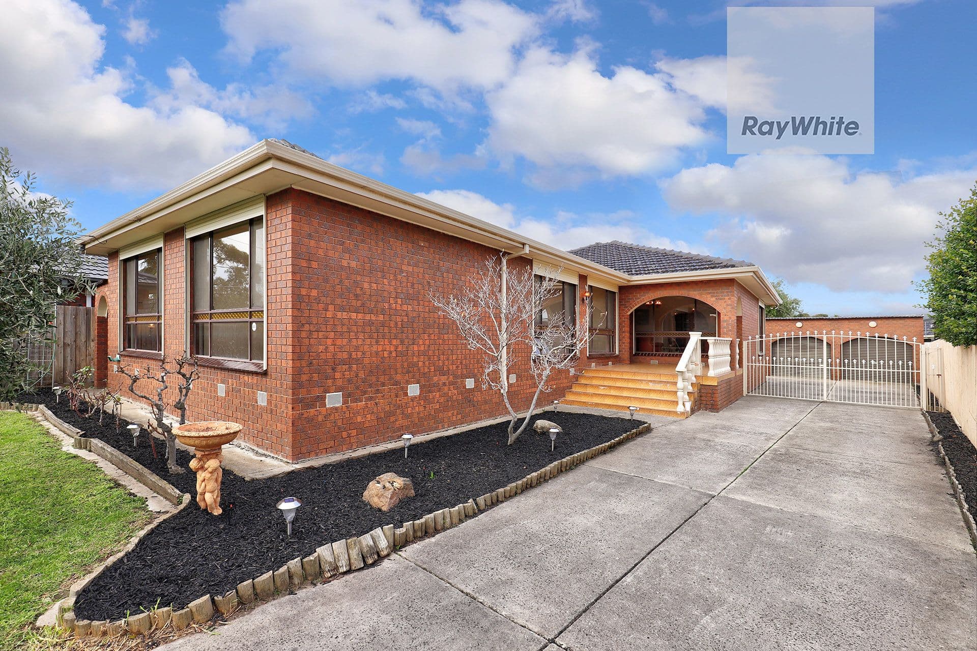 7 Finningley Drive, Tullamarine VIC 3043, Tullamarine - Thumbnail 2