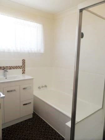 18 Lark Street, Birkdale QLD 4159, Birkdale - Thumbnail 3