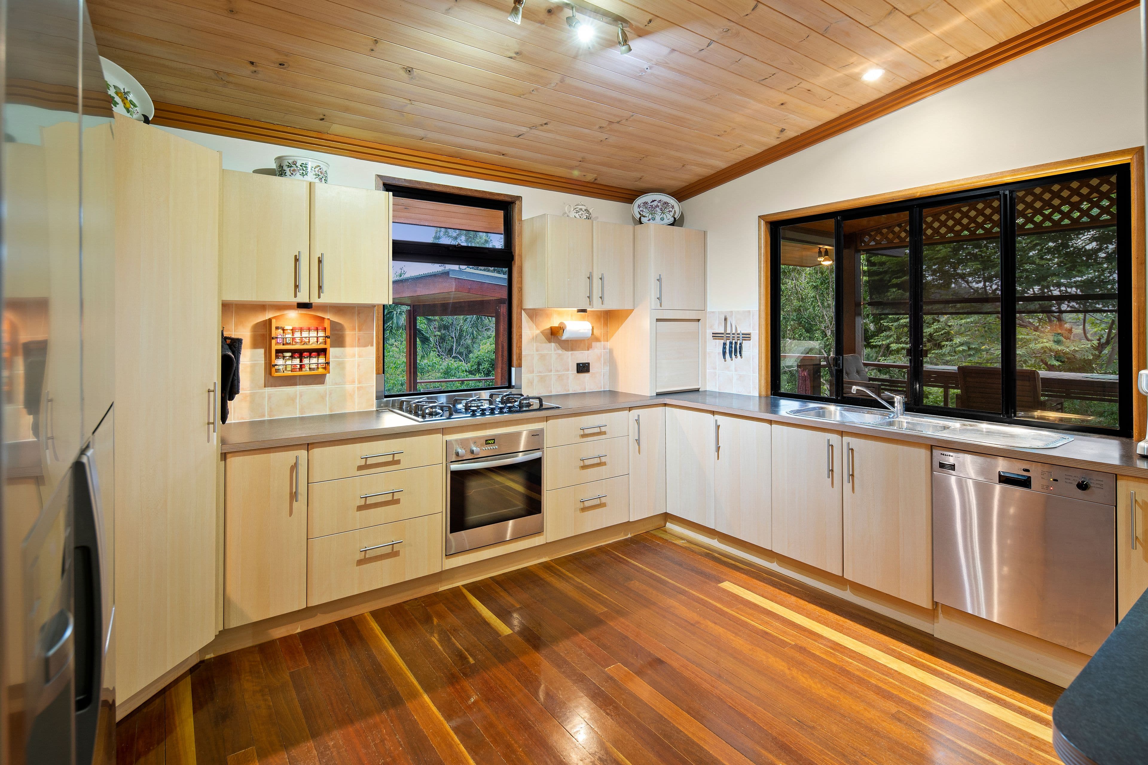 291 Paluma Road, Cannonvale QLD 4802, Cannonvale - Thumbnail 6