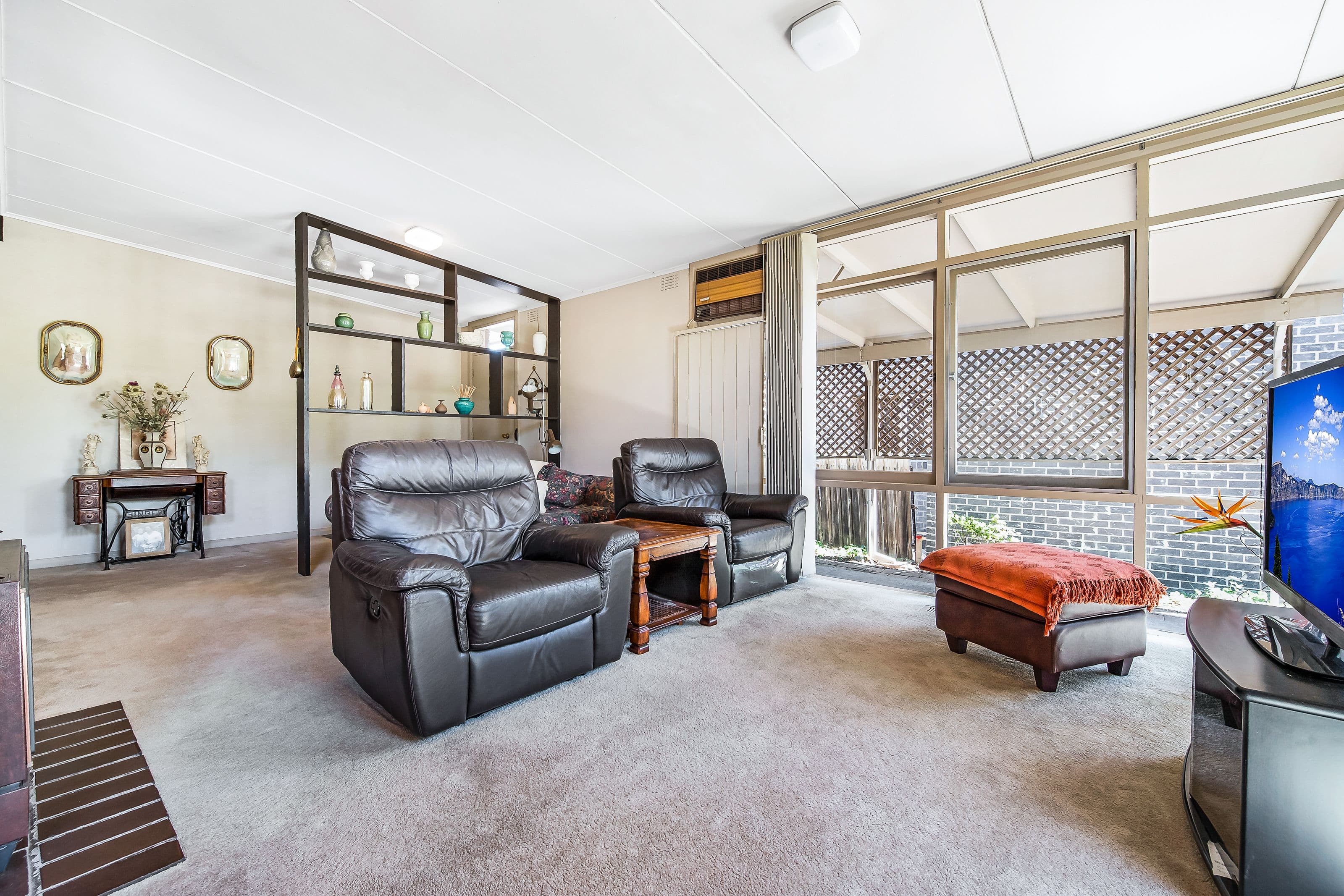 22 Johnson Drive, Glen Waverley VIC 3150, Glen Waverley - Thumbnail 2