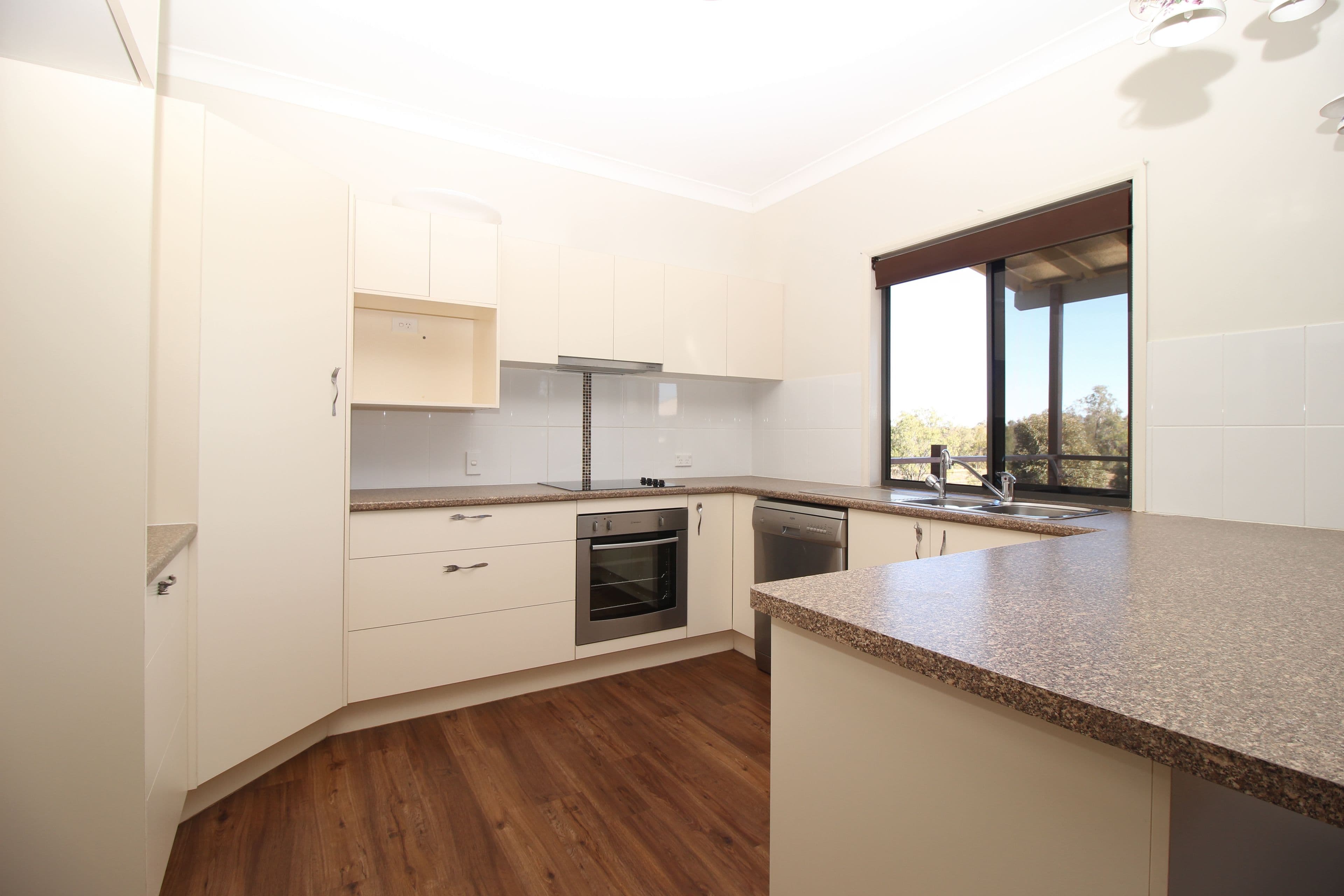 77 Patanga Place, Emerald QLD 4720, Emerald - Thumbnail 6