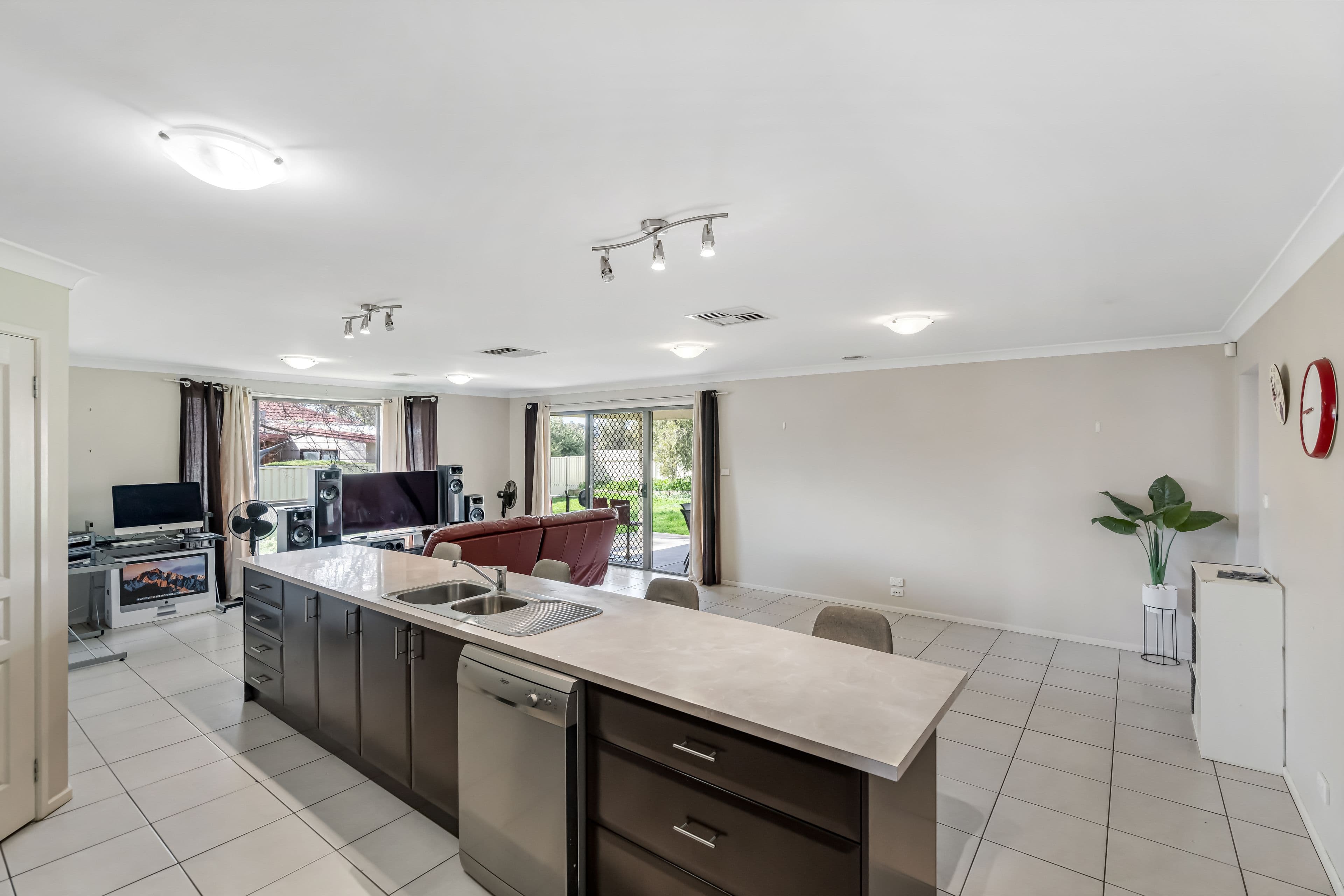 61 Undurra Drive, Glenfield Park NSW 2650, Glenfield Park - Thumbnail 4