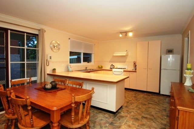 40 Calrossie Avenue, MONTMORENCY VIC 3094, Montmorency - Thumbnail 3