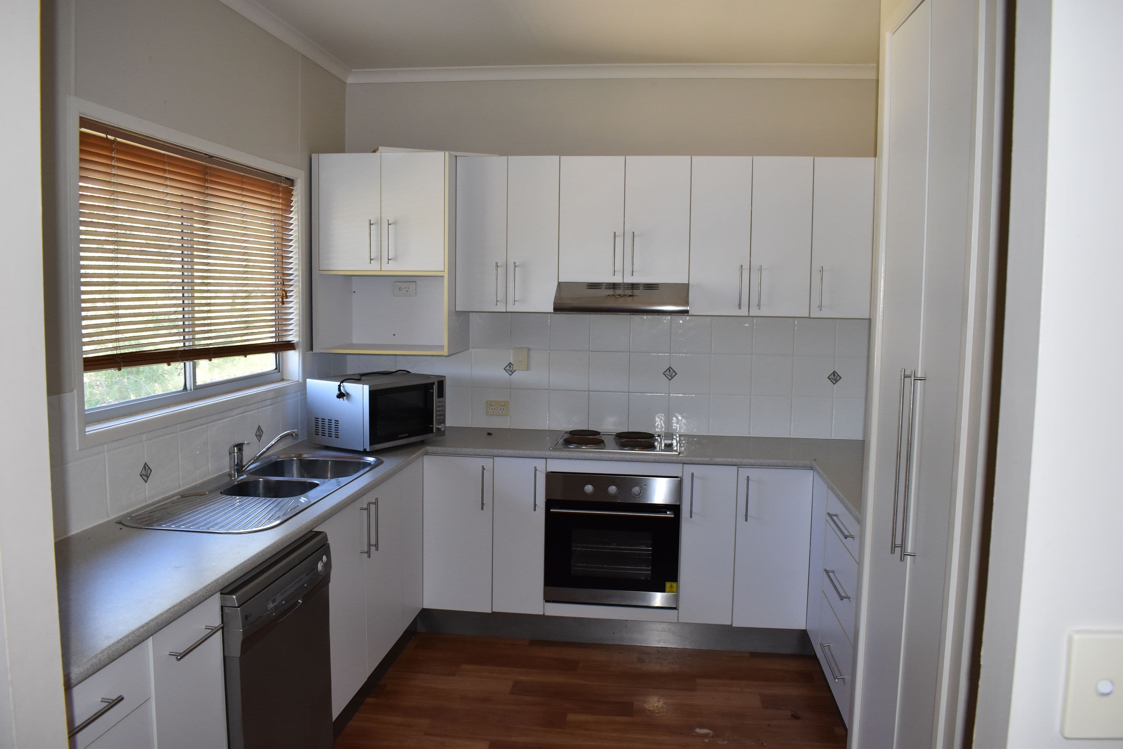19 Garnet Street, Emerald QLD 4720, Emerald - Thumbnail 2