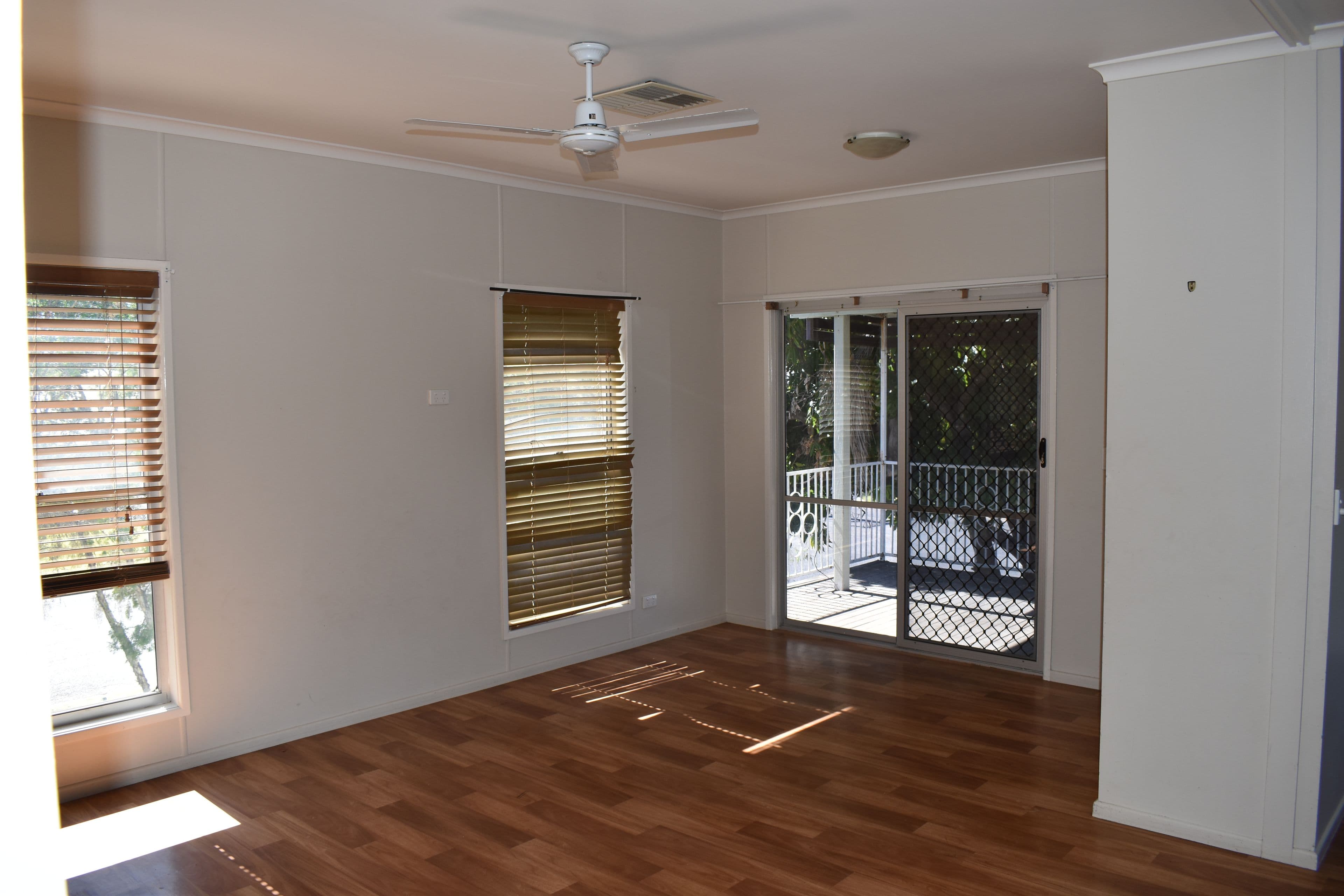 19 Garnet Street, Emerald QLD 4720, Emerald - Thumbnail 3