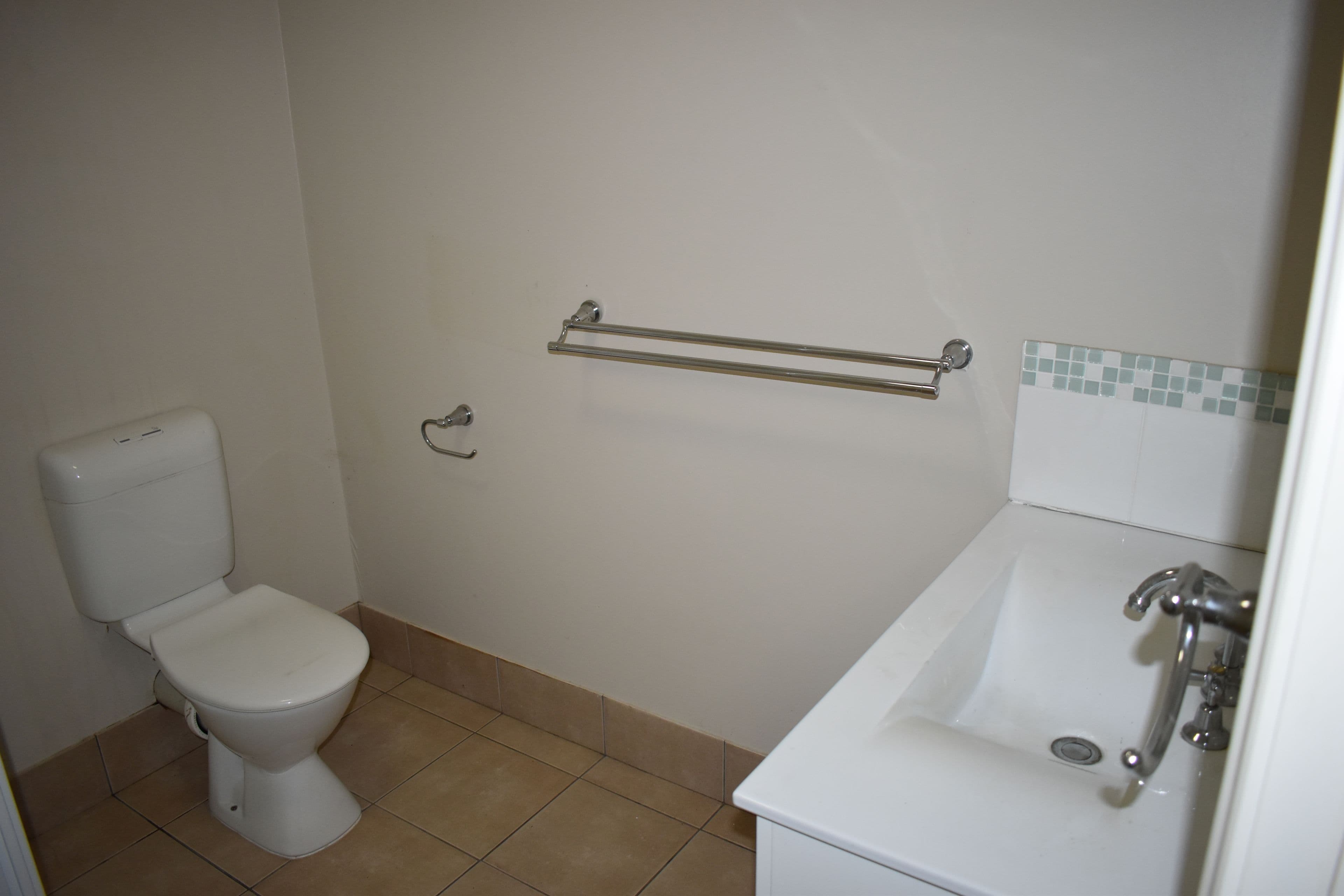 19 Garnet Street, Emerald QLD 4720, Emerald - Thumbnail 6