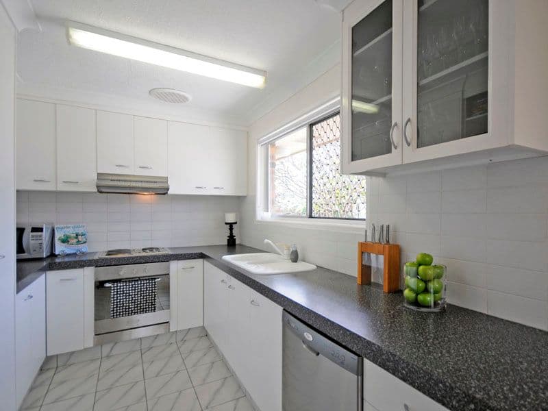 19 Satinwood Place, PALM BEACH QLD 4221, Palm Beach - Thumbnail 4