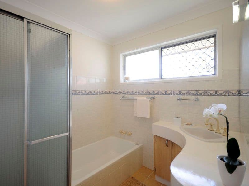 19 Satinwood Place, PALM BEACH QLD 4221, Palm Beach - Thumbnail 6