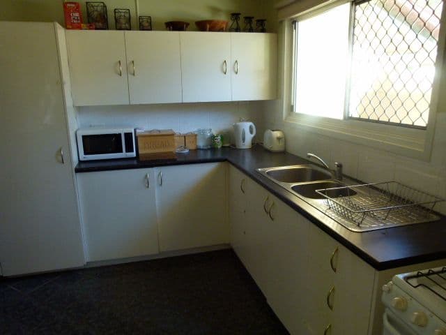 6 Petrie Street, LEICHHARDT QLD 4305, Leichhardt - Thumbnail 2