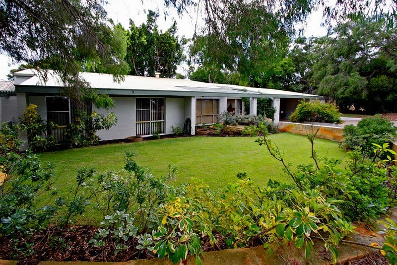 20 Grevillea Court, WANNEROO WA 6065, Wanneroo - Thumbnail 2
