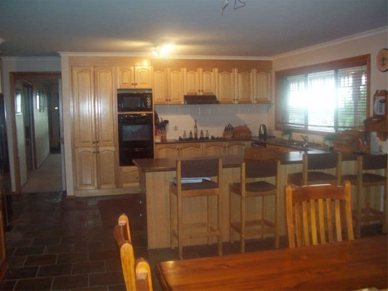 76  Roulston Way, WALLAN VIC 3756, Wallan - Thumbnail 4