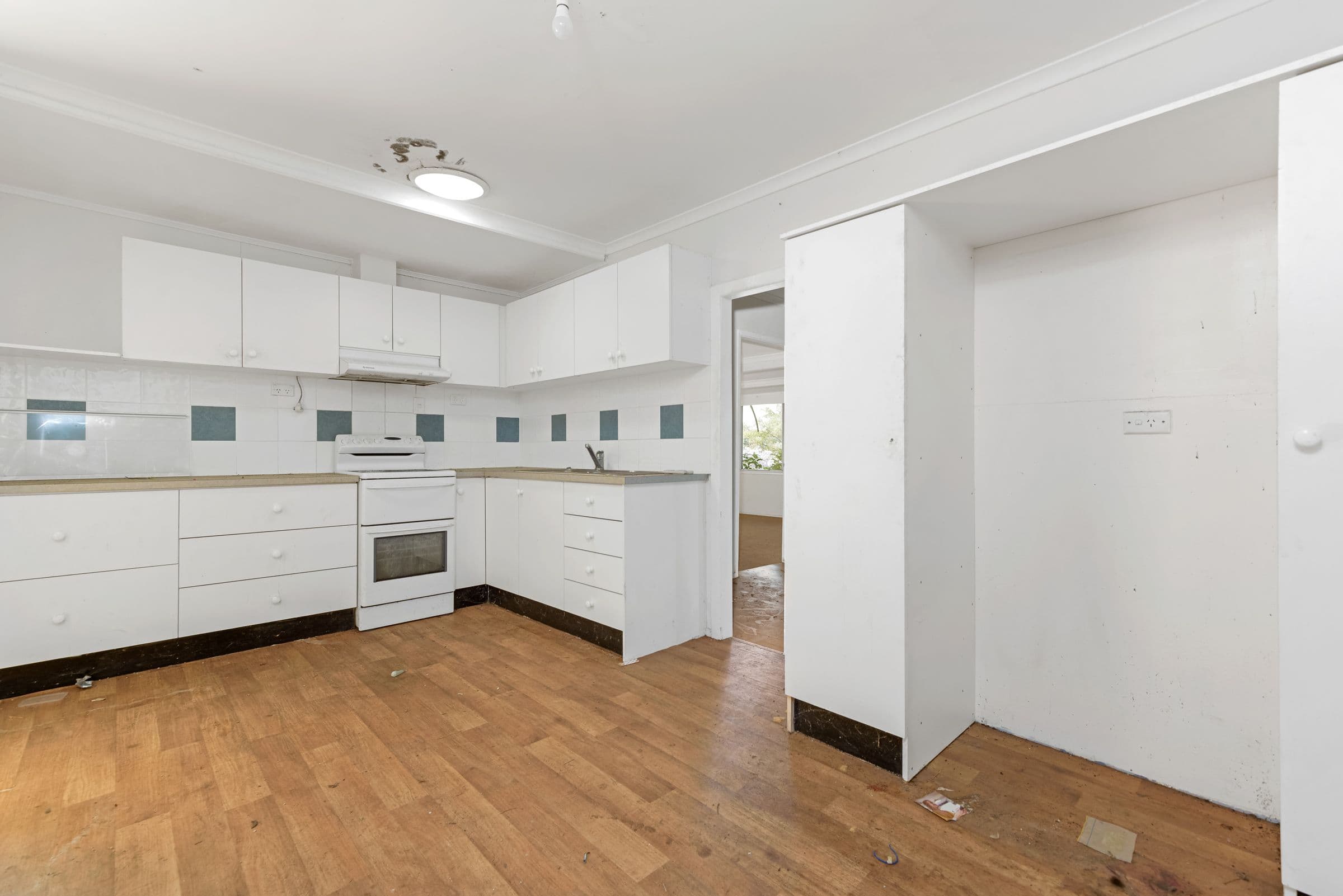 18 Walters Avenue, West Gladstone QLD 4680, West Gladstone - Thumbnail 2