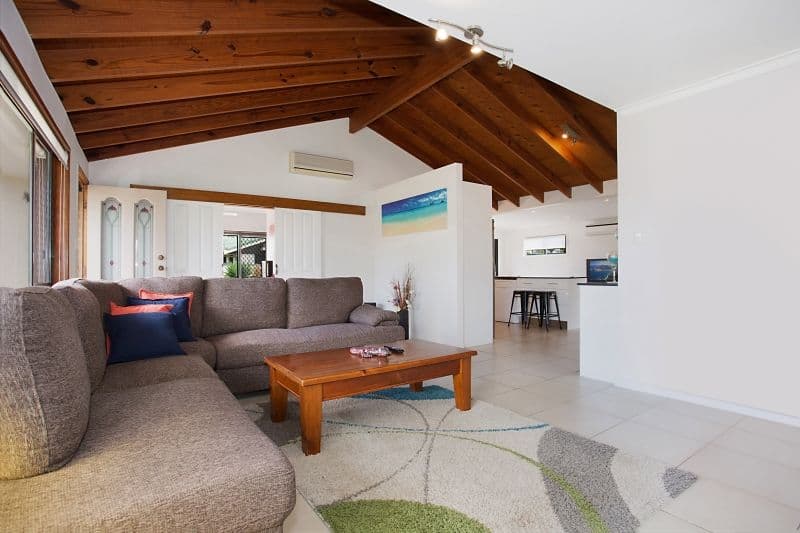 20 Bowline Road, Mermaid Waters QLD 4218, Mermaid Waters - Thumbnail 4