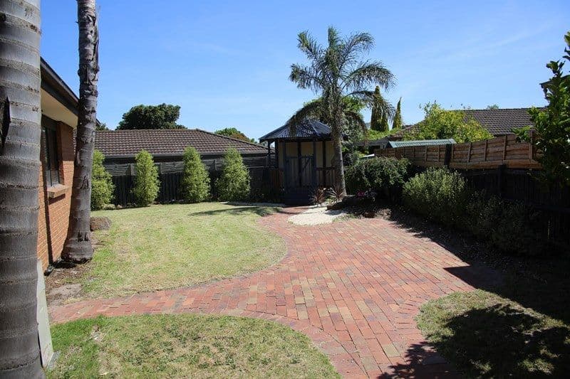3 Courtenay Avenue, Cranbourne North VIC 3977, Cranbourne North - Thumbnail 2