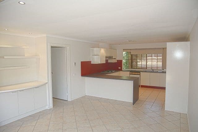 3 Courtenay Avenue, Cranbourne North VIC 3977, Cranbourne North - Thumbnail 4