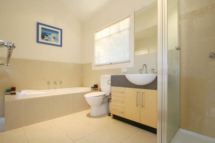 28A Carlisle Crescent, Hughesdale VIC 3166, Hughesdale - Thumbnail 4