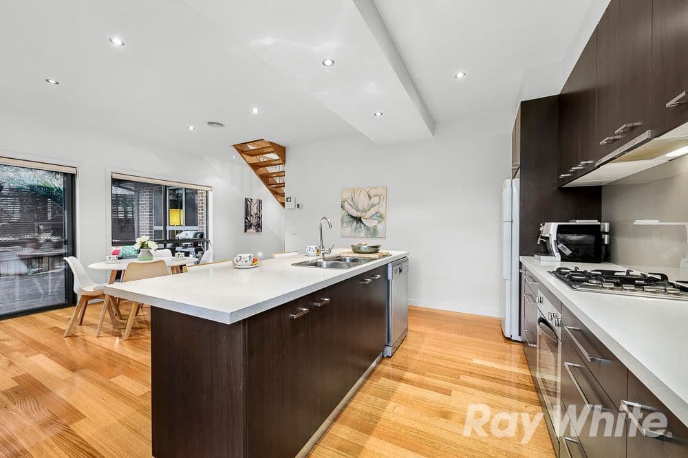 33 Jordan Grove, Glen Waverley VIC 3150, Glen Waverley - Thumbnail 2