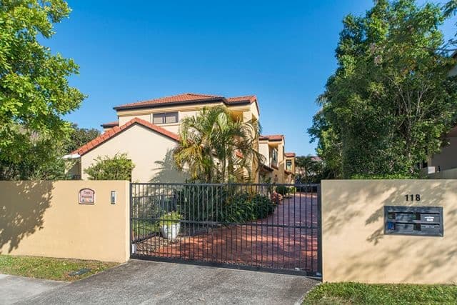 118 Pohlman Street, SOUTHPORT QLD 4215, Southport - Thumbnail 2