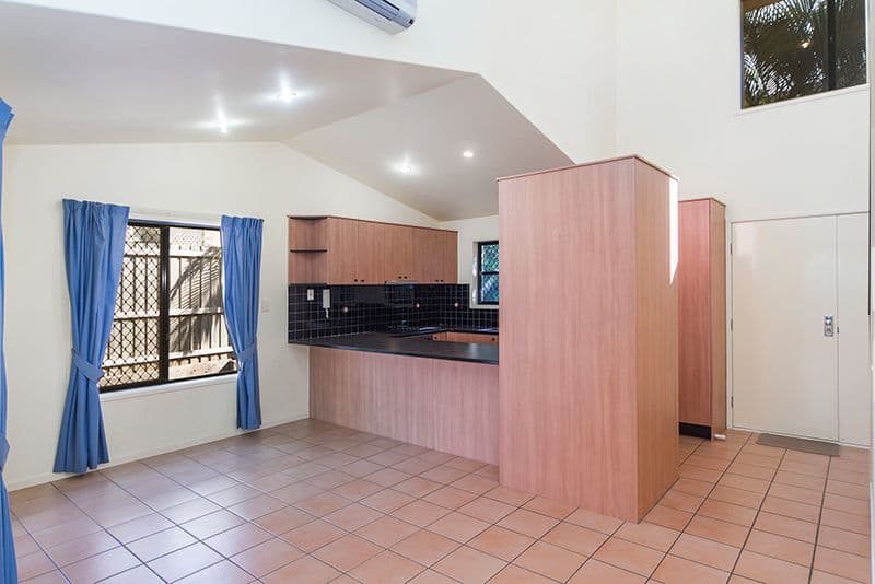 118 Pohlman Street, SOUTHPORT QLD 4215, Southport - Thumbnail 4