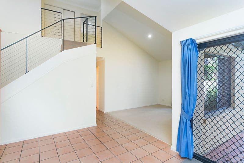 118 Pohlman Street, SOUTHPORT QLD 4215, Southport - Thumbnail 5