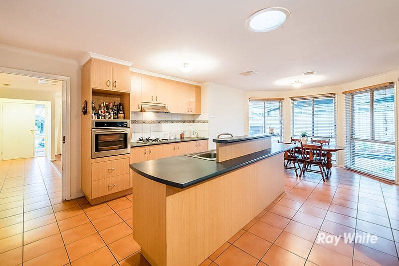 27 Hazelmere Avenue, Cranbourne West VIC 3977, Cranbourne West - Thumbnail 2