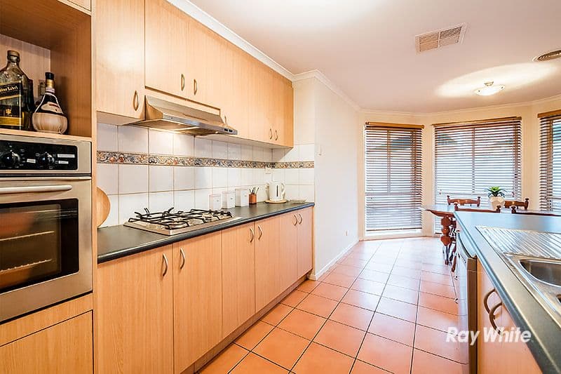 27 Hazelmere Avenue, Cranbourne West VIC 3977, Cranbourne West - Thumbnail 3