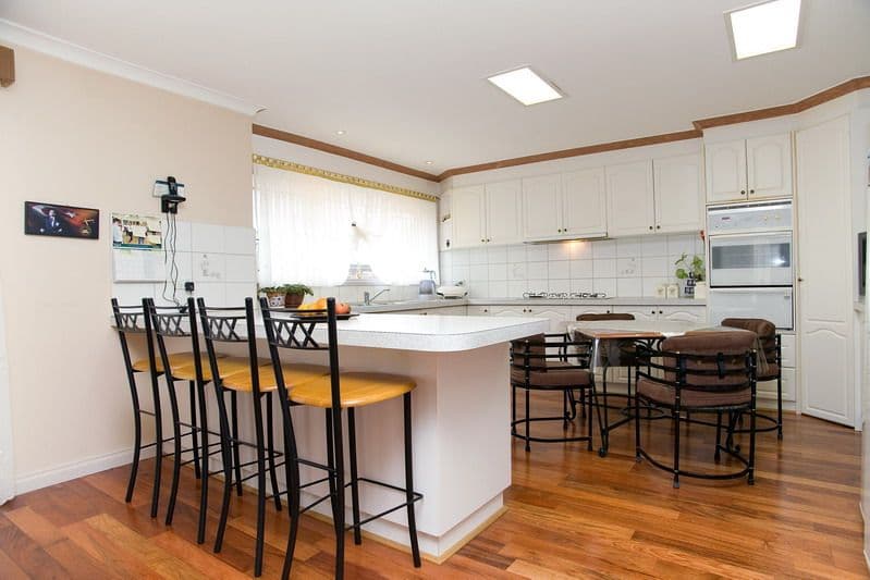 16 Portsmouth Place, Epping VIC 3076, Epping - Thumbnail 2