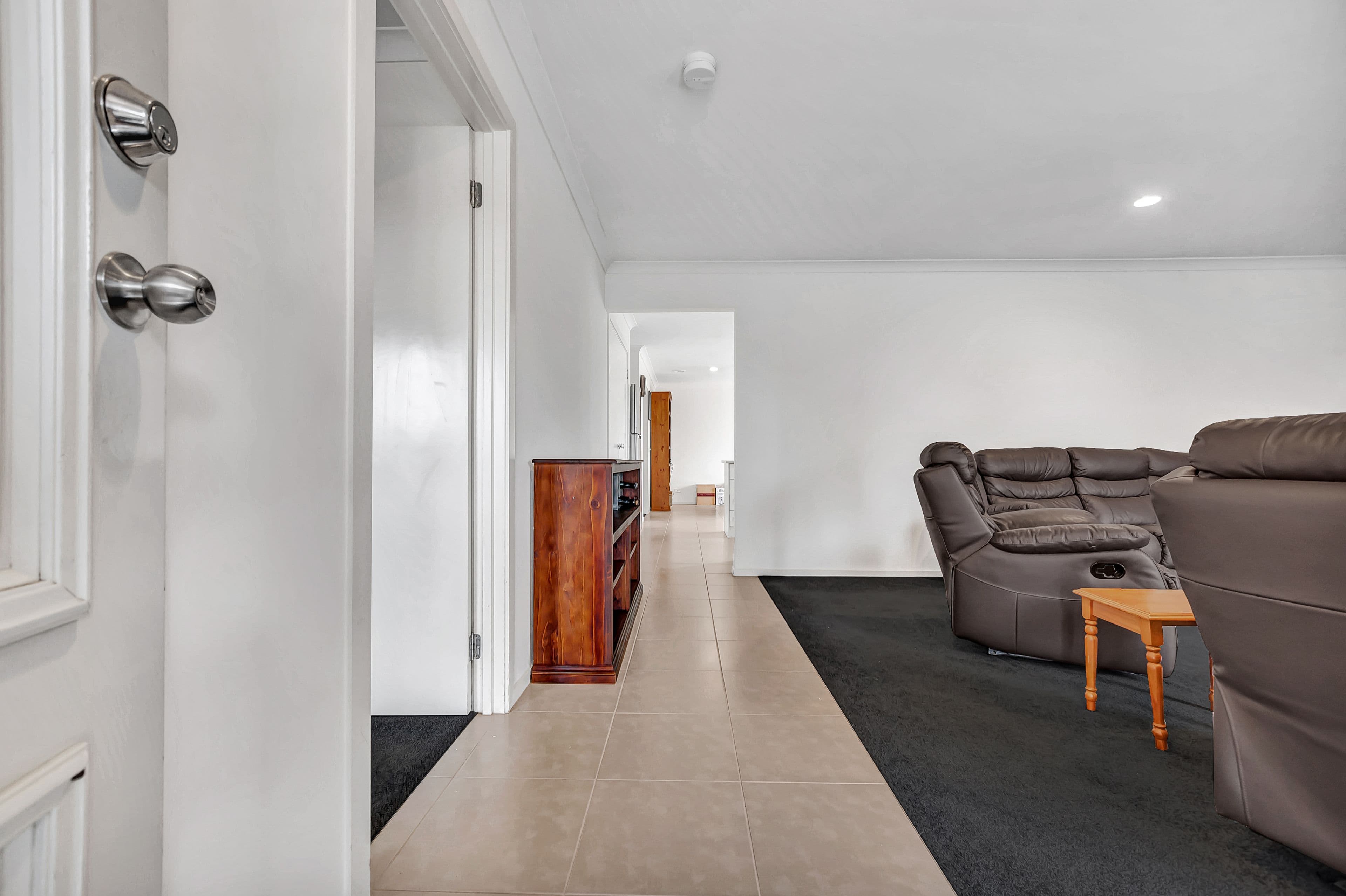 5 Longmire Court, Sunbury VIC 3429, Sunbury - Thumbnail 2
