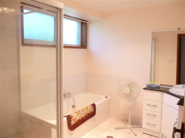 17 Leeward Close, WOODRISING NSW 2284, Woodrising - Thumbnail 4
